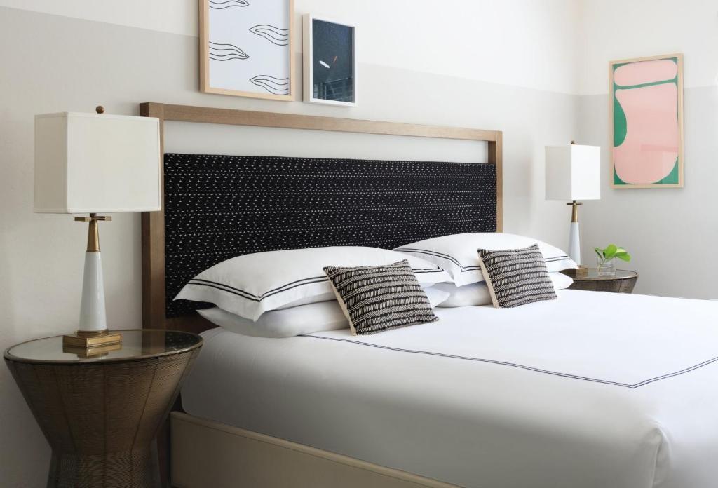 King Room Near High Tide MIA Luxury Bookings