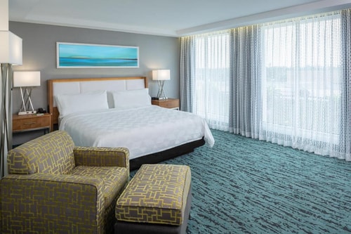 King Room Near 7 Eleven MIA 0 Luxury Bookings