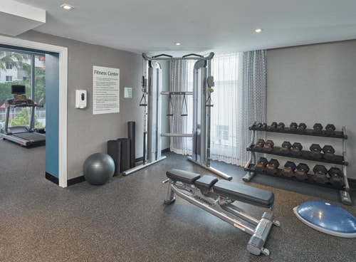 King Room Near 7 Eleven MIA 12 Luxury Bookings