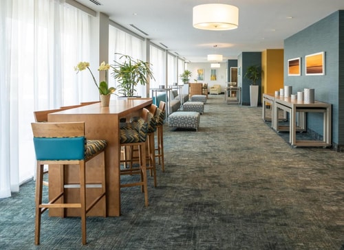 King Room Near 7 Eleven MIA 9 Luxury Bookings