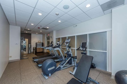 King Room Near 7 Eleven MIA 14 Luxury Bookings