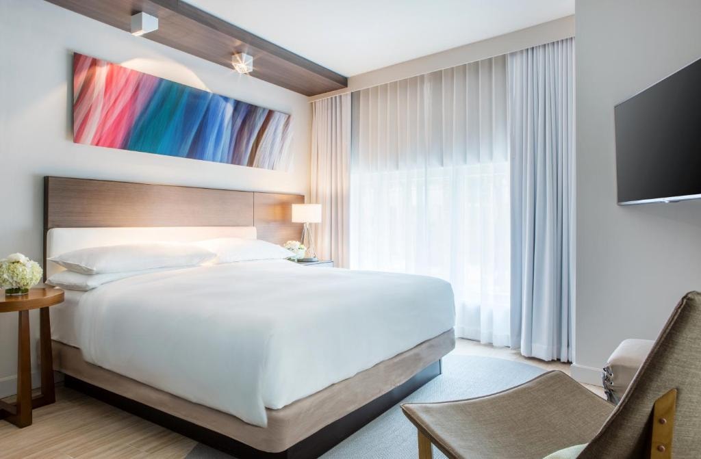 Deluxe King Room Near Trendz Global MIA Luxury Bookings