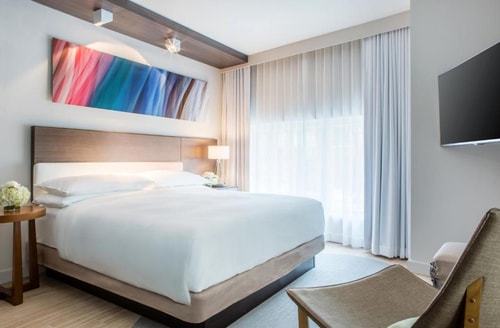 Deluxe King Room Near Trendz Global MIA Luxury Bookings