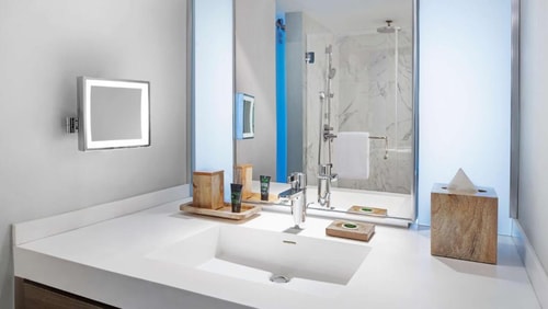 Deluxe King Room Near Trendz Global MIA 2 Luxury Bookings