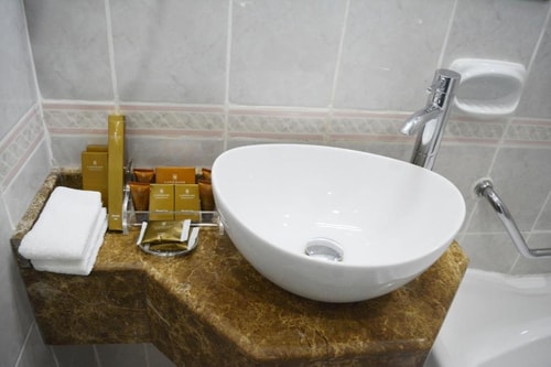 Classic Room Near Baniyas Metro By Luxury 4 Luxury Bookings