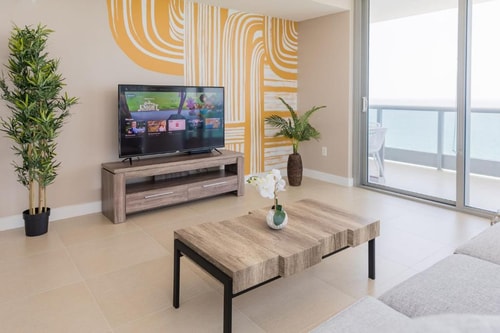 One Bedroom  Near Allison Park MIA 9 Luxury Bookings
