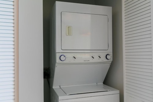 One Bedroom  Near Allison Park MIA 13 Luxury Bookings