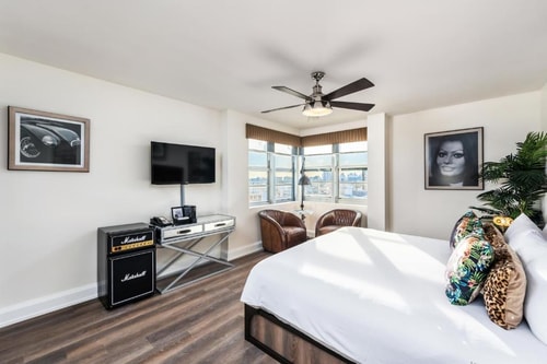 King Room Near HDE Club Miami Nightlife MIA 2 Luxury Bookings
