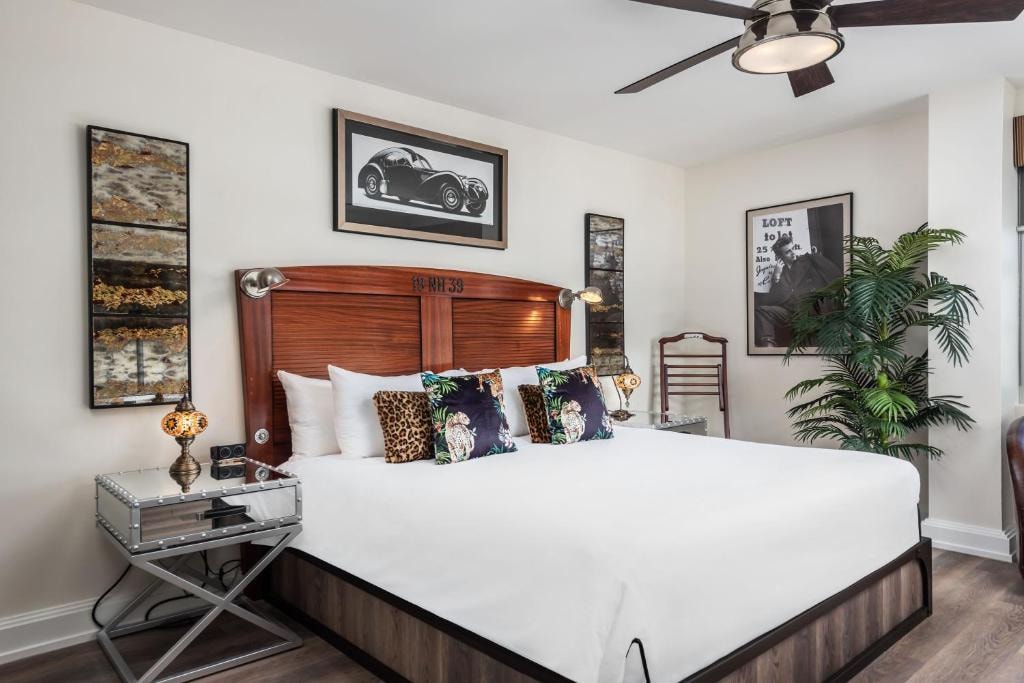 King Room Near HDE Club Miami Nightlife MIA Luxury Bookings