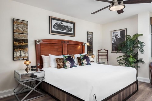 King Room Near HDE Club Miami Nightlife MIA Luxury Bookings