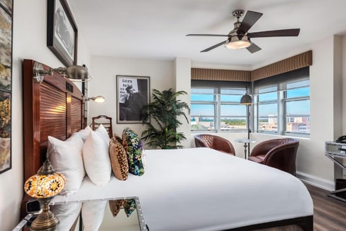 King Room Near HDE Club Miami Nightlife MIA 1 Luxury Bookings