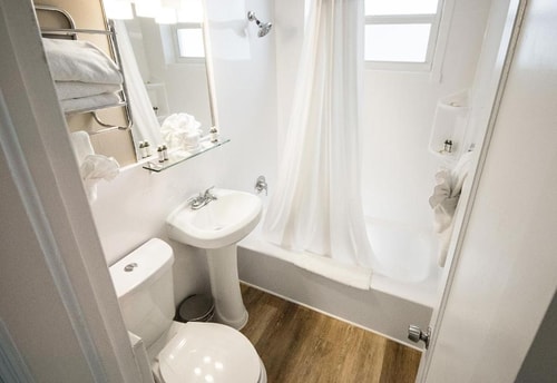 Queen Suite Near Clean Machine MIA 10 Luxury Bookings