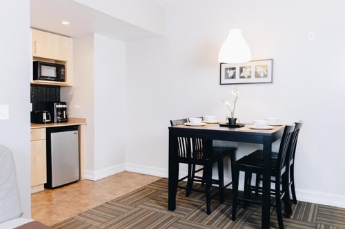 Queen Suite Near Clean Machine MIA 8 Luxury Bookings