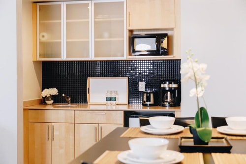 Queen Suite Near Clean Machine MIA 4 Luxury Bookings