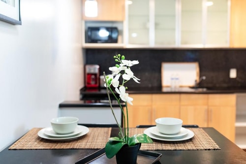 Queen Suite Near Clean Machine MIA 5 Luxury Bookings