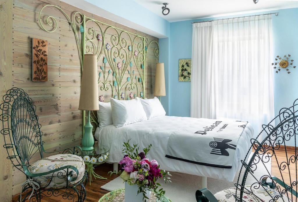 Deluxe Queen Room Near Surf Style MIA Luxury Bookings