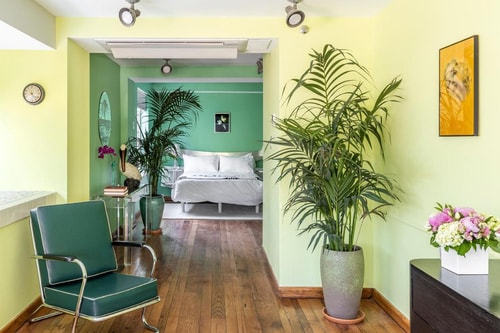 Deluxe Queen Room Near Surf Style MIA 8 Luxury Bookings