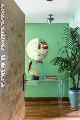 Deluxe Queen Room Near Surf Style MIA 12 Luxury Bookings