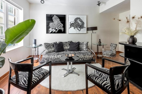 Deluxe Queen Room Near Surf Style MIA 13 Luxury Bookings