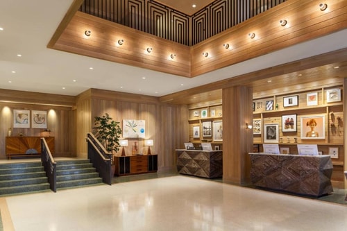 King Room Near Starbucks MIA 7 Luxury Bookings