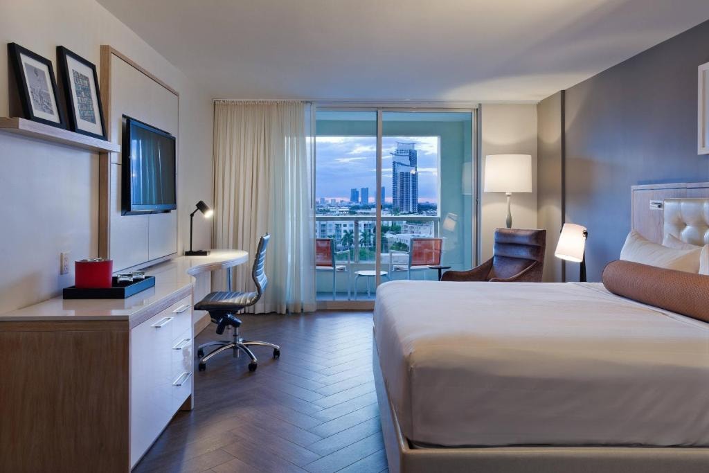 King Room Near Starbucks MIA Luxury Bookings
