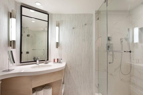 King Room Near Starbucks MIA 3 Luxury Bookings