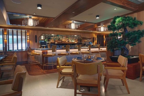 King Room Near Starbucks MIA 10 Luxury Bookings