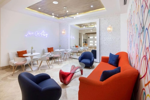 King Room Near Mimosa Cafe MIA 2 Luxury Bookings