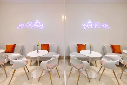 King Room Near Mimosa Cafe MIA 7 Luxury Bookings