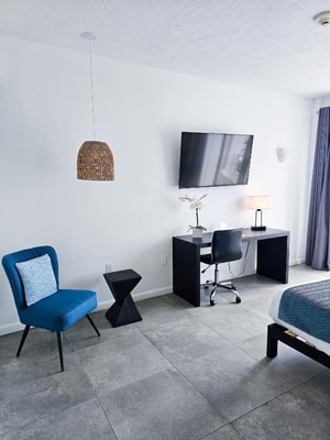 King Room Near Mimosa Cafe MIA 9 Luxury Bookings