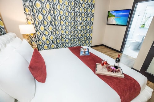 One Bedroom Suite Near Surf Style MIA 1 Luxury Bookings