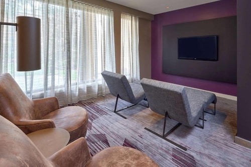 Deluxe King Room Near The Billiard Club MIA 7 Luxury Bookings