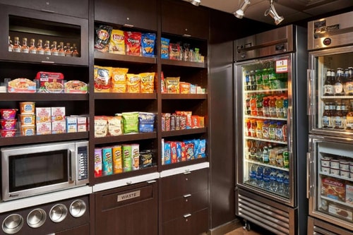 Deluxe King Room Near The Billiard Club MIA 10 Luxury Bookings