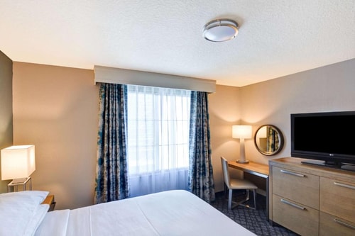 Deluxe King Suite Near Orlando Public Library ORL 1 Luxury Bookings