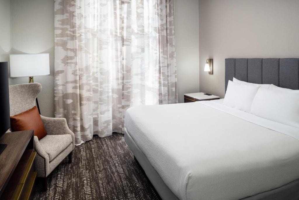 One Bedroom Suite Near Hooters ORL Luxury Bookings