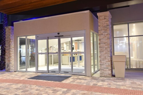 Queen Room Near Pediatric Dental Group ORL 9 Luxury Bookings