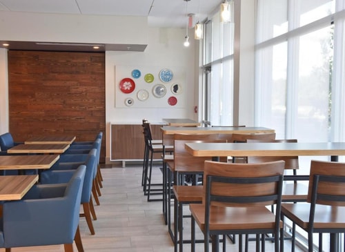 Queen Room Near Pediatric Dental Group ORL 5 Luxury Bookings