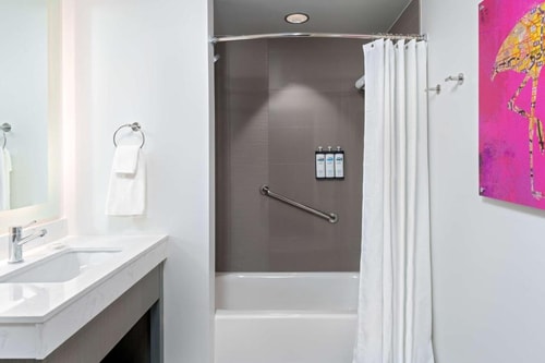 One Bedroom Suite Near Hooters ORL 5 Luxury Bookings