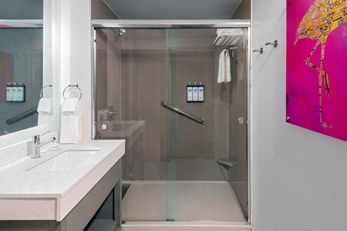 One Bedroom Suite Near Hooters ORL 4 Luxury Bookings