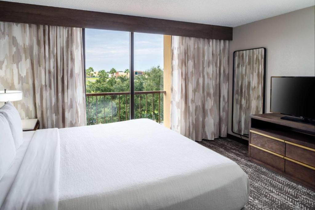 One Bedroom King Suite Near You Fit Gyms ORL Luxury Bookings