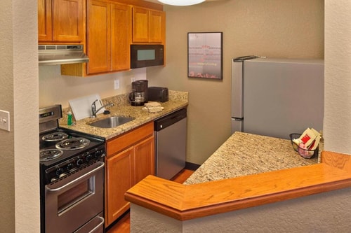Deluxe Queen Studio Near Lake Ebby ORL 2 Luxury Bookings