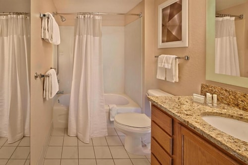Deluxe Queen Studio Near Lake Ebby ORL 3 Luxury Bookings