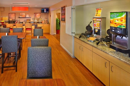 Deluxe Queen Studio Near Lake Ebby ORL 9 Luxury Bookings