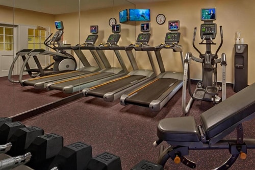 Deluxe Queen Studio Near Lake Ebby ORL 13 Luxury Bookings