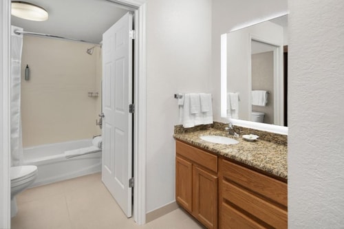 King Studio Near Lake Ebby ORL 2 Luxury Bookings