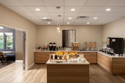 King Studio Near Lake Ebby ORL 4 Luxury Bookings