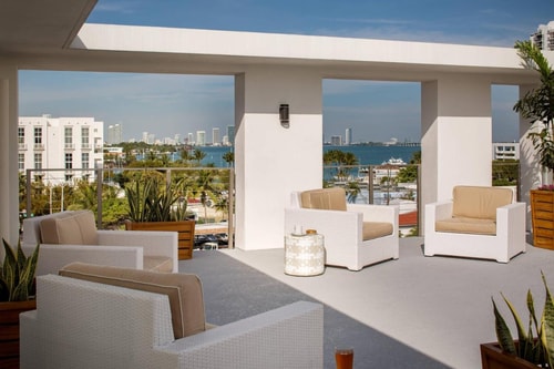 One Bedroom King Suite Near Trader Joes MIA 7 Luxury Bookings