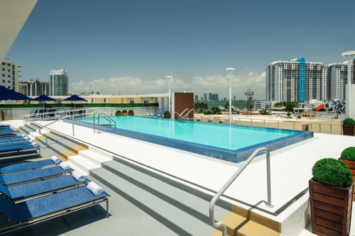One Bedroom King Suite Near Trader Joes MIA 12 Luxury Bookings