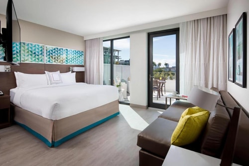 One Bedroom King Suite Near Trader Joes MIA Luxury Bookings