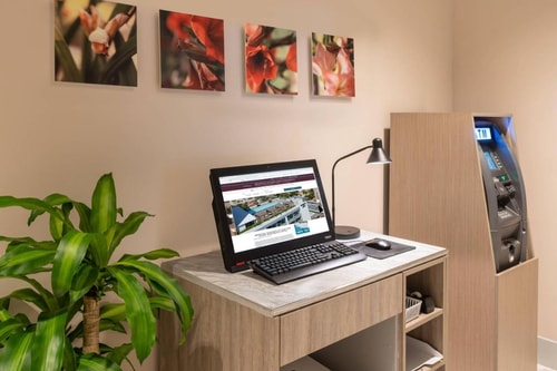 King Studio Near McDonalds MIA 5 Luxury Bookings